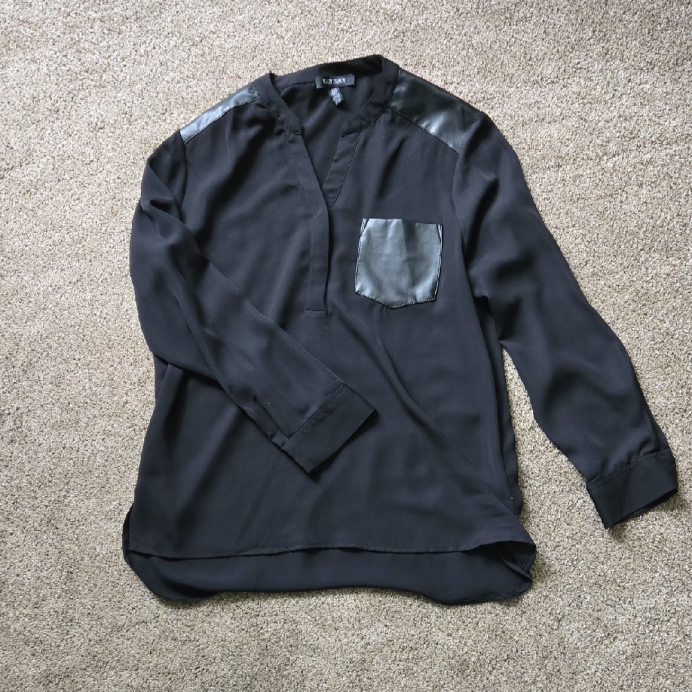 Ellen Tracy Black V-Neck Blouse – Size M